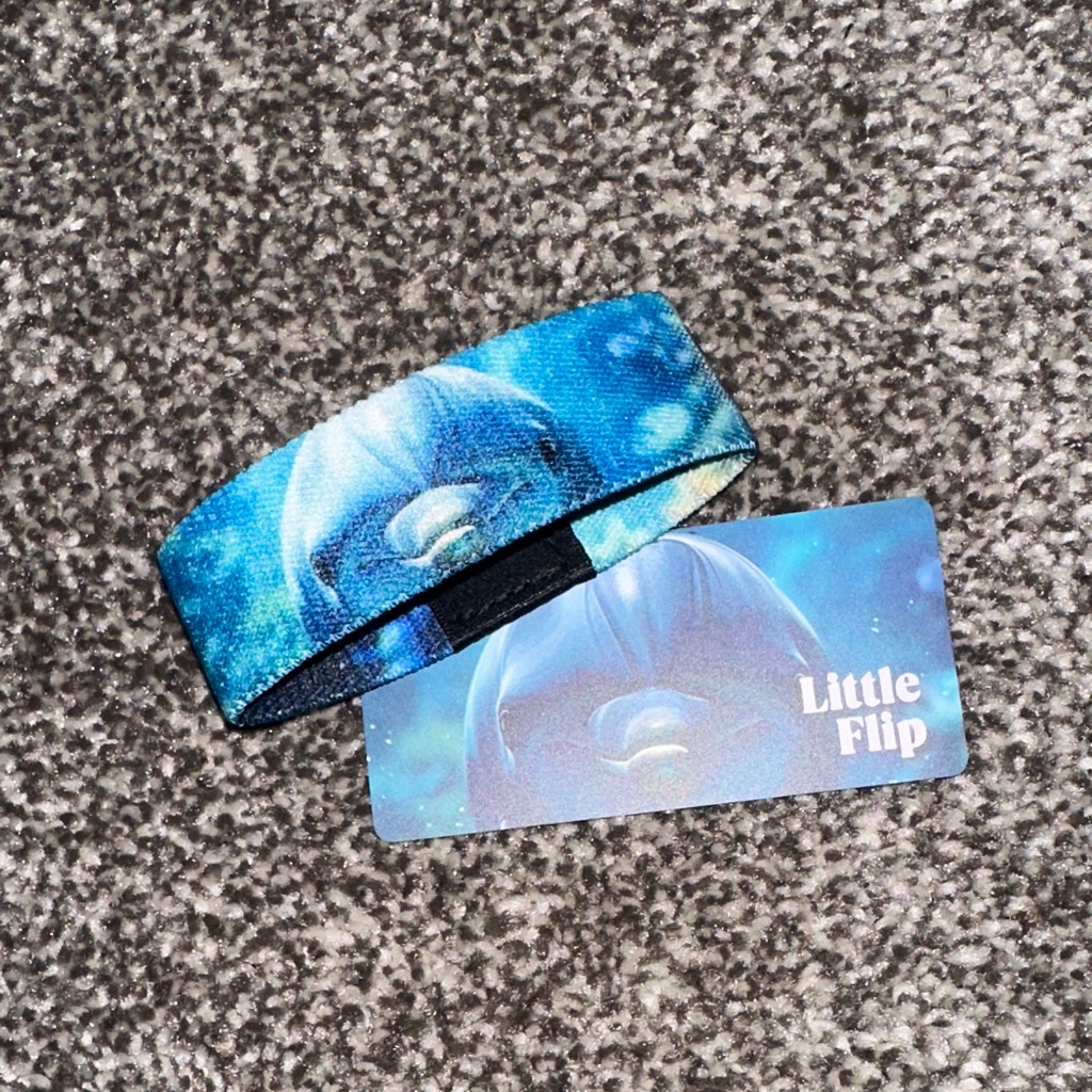 Zox Small Little Flip Elastic Dolphin Wristband - New 12$